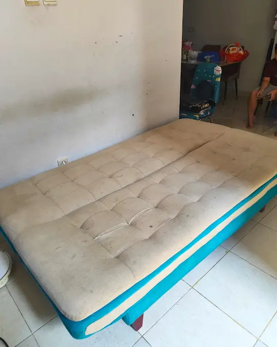 Sofabed biasa setelah dicuci oleh Indeep Cleaning